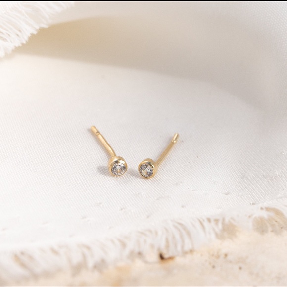Tiny 2mm Simulated Diamond Studs Goldfill - Picture 1 of 5